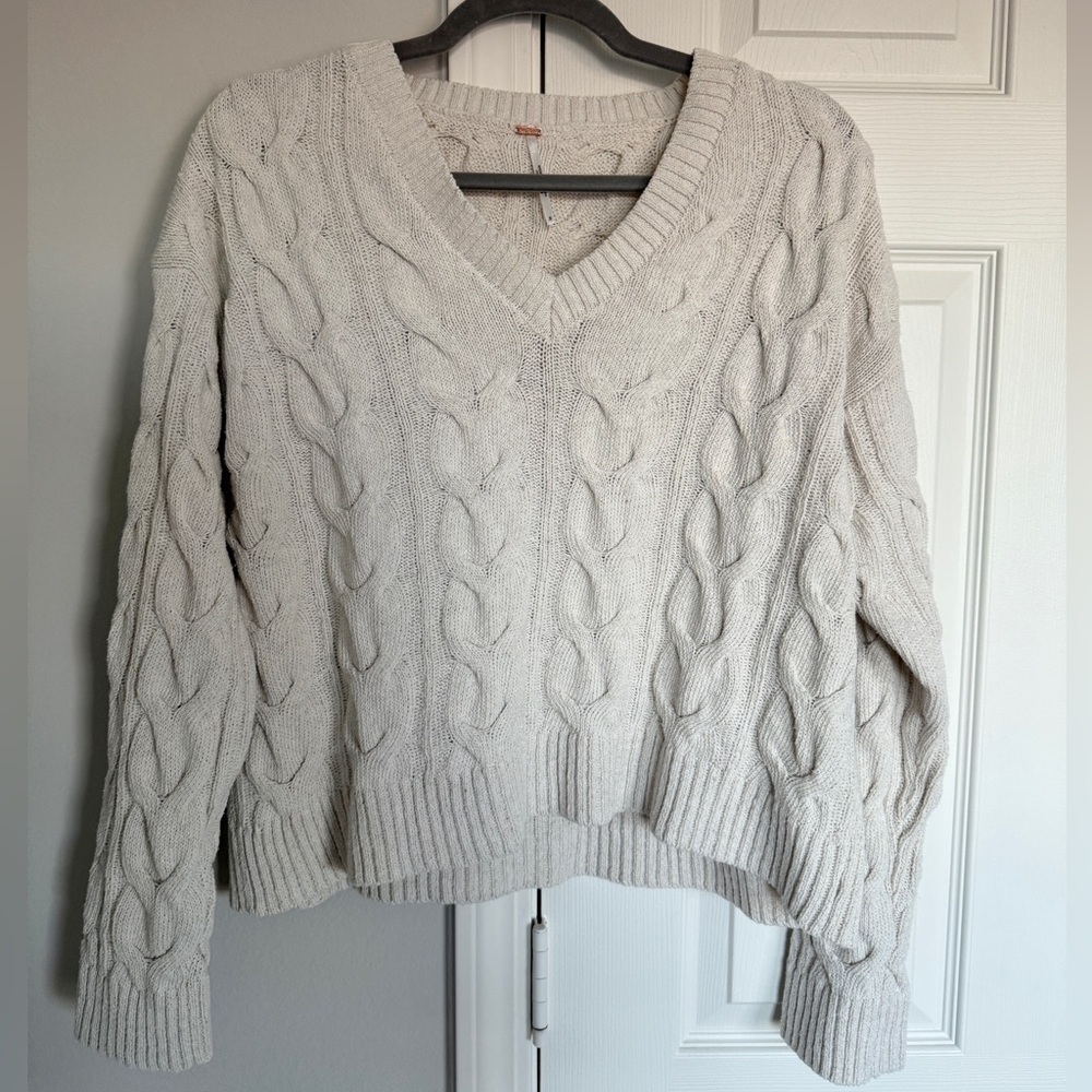 Free People NWOT Cable Knit V Neck Sweater - Size S